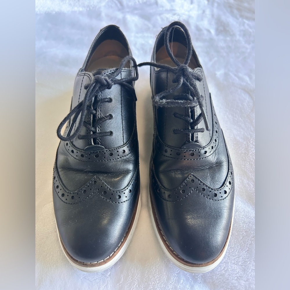 Cole Haan original grand wingtip oxford, size 8.5 B, good condition.